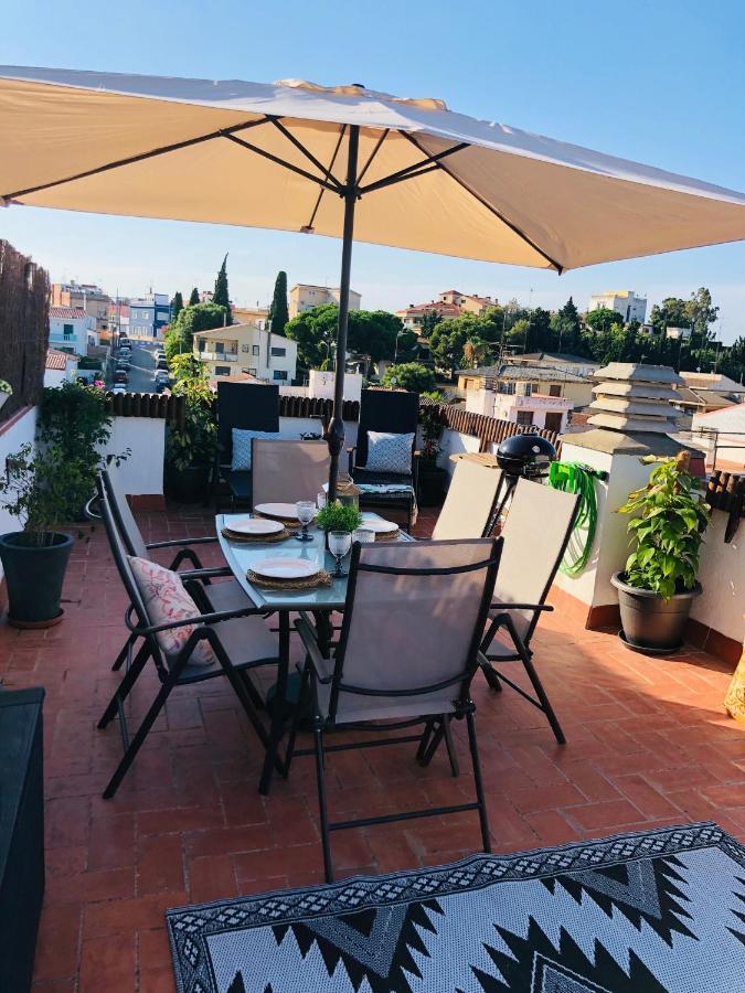 Con Terraza Y Piscina En Apartment