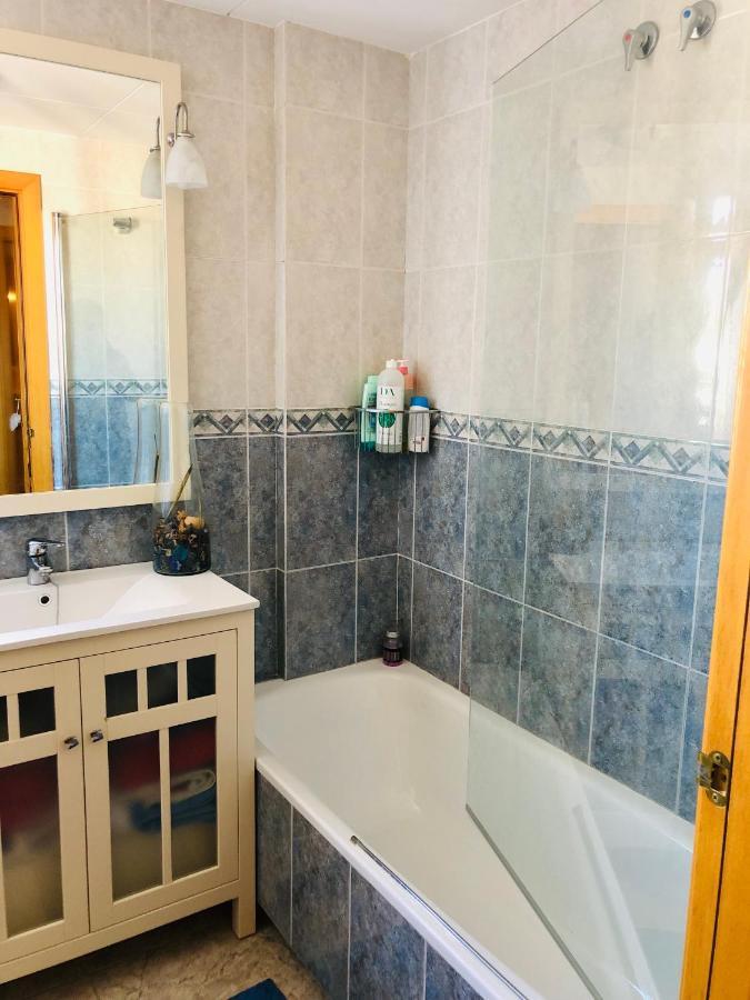 Con Terraza Y Piscina En