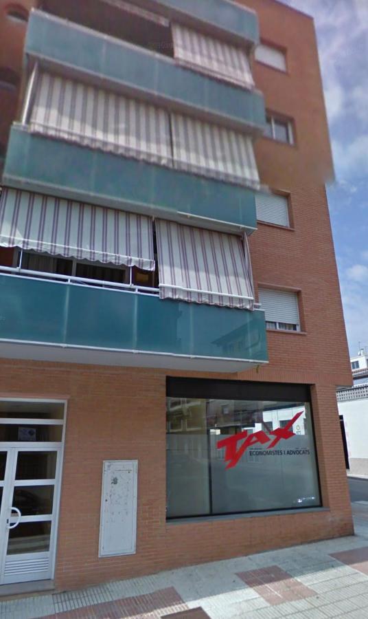 Con Terraza Y Piscina En *