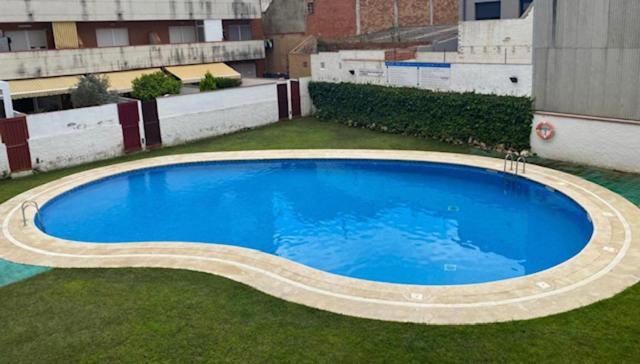 Con Terraza Y Piscina En